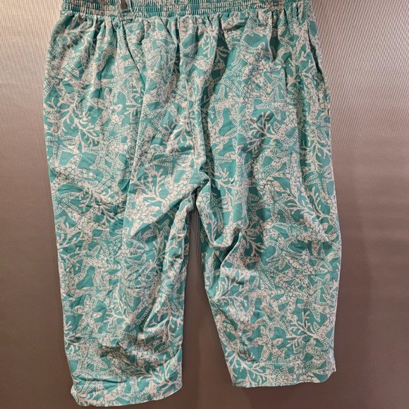 Alfred Dunner Woman Plus-size Capris Starfish and Coral - Picture 1 of 3
